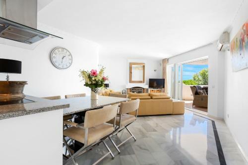 Nice 3 Bedroom Apartment In La Siesta Golf Calahonda