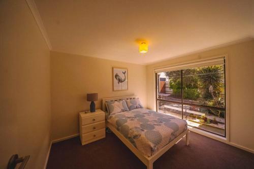 Orana ~ 2 Blocks To Beach ~ Free Wifi