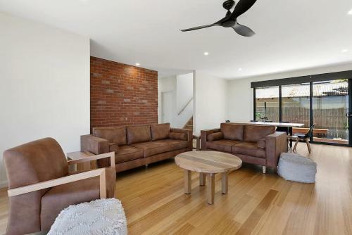 Benswan At The Bay - Modern 5-bedroom Holiday Home