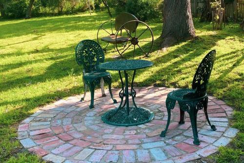 Lighthouse Retreat - Pet Friendly Free Wifi