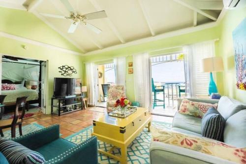 Villa Splash Of Lime - Private Hilltop Pool Oasis!