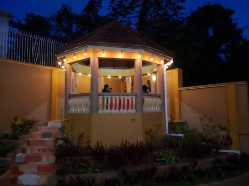 Mandeville Cheerful And Luxury Home