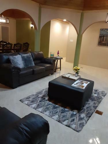 Mandeville Cheerful And Luxury Home
