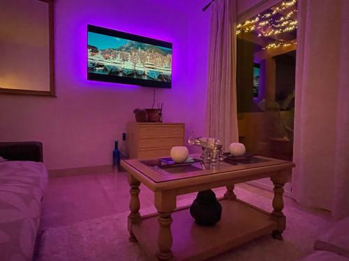 Luxury 1 Bed Apartment With Pool And Ocean Views