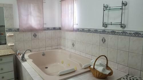 Ava's Getaway, 3bed, Ac, Wifi