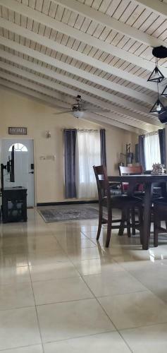 Mobay House With Hillside View Close To Beach