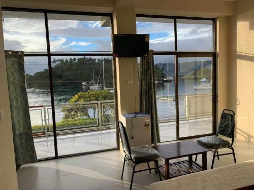 Hotel Bay View Barbers Lodge