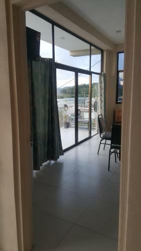 Hotel Bay View Barbers Lodge