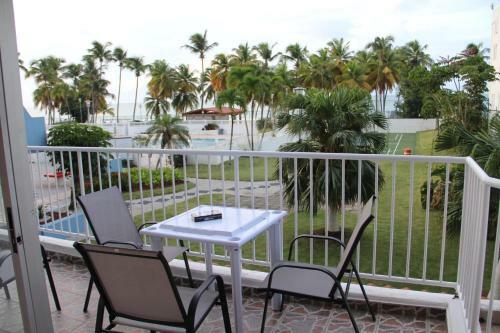 Hobie Oceanfront Apartment At Isla Verde
