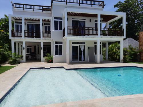 Deluxe Yrie Beach Villa