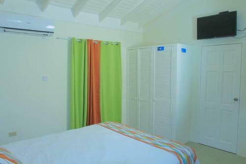 3 Bedrooms. 3 Bath Villa. Pool. Super Suite