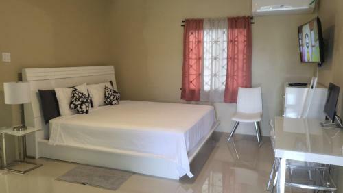 3 Bedrooms. 3 Bath Villa. Pool. Super Suite