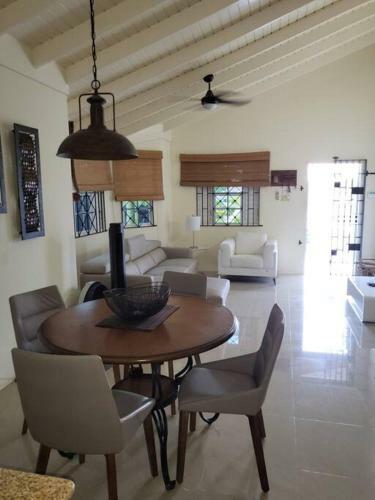 3 Bedrooms. 3 Bath Villa. Pool. Super Suite