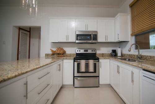 Apartamento Whispering Seas Oceanfront Suite