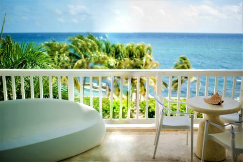 Apartamento Whispering Seas Oceanfront Suite
