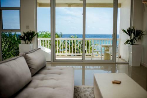 Apartamento Whispering Seas Oceanfront Suite