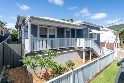 Blissful Beach Escape / Balgownie
