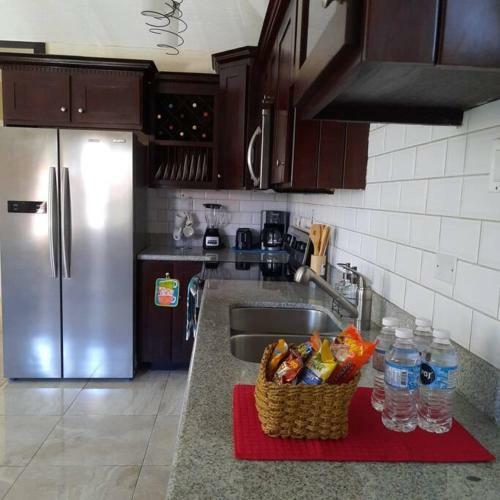 Apartamento Spacious 2 Bedroom In Portmore With Pool