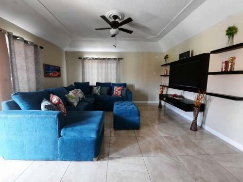 Apartamento Spacious 2 Bedroom In Portmore With Pool