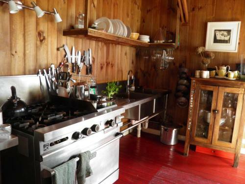 The Woolshed And Farmhouse Blue, Bruny Island