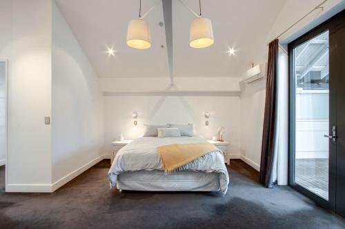 Ahuriri Luxury Apartment - Ahuriri Holiday Home