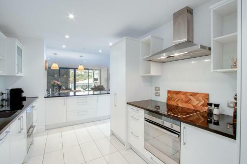 Ahuriri Luxury Apartment - Ahuriri Holiday Home