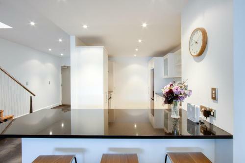 Ahuriri Luxury Apartment - Ahuriri Holiday Home