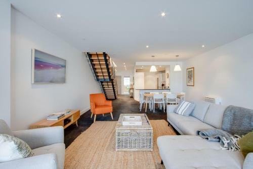 Ahuriri Luxury Apartment - Ahuriri Holiday Home