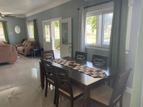 Modern, Chic Waterfront 3-bedroom Villa W/ Pool