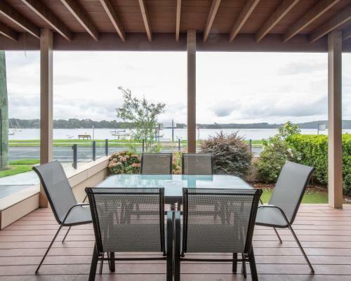 Premium Views From Spacious Beachside Home