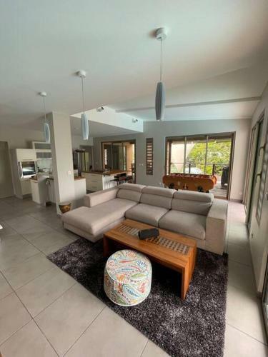 Modern City Villa Swimming Pool And View