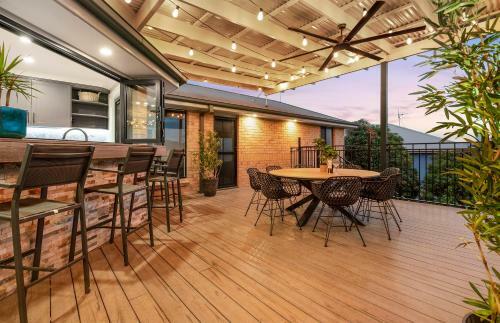 Casa On Cedar - Large 5 Star Luxury Home