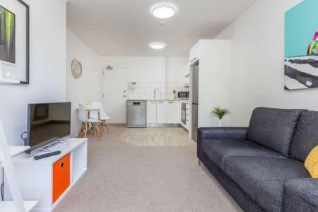 Peaceful Apartment At Victoria Park