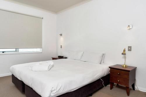 Qv Split Level Waterfront Apartment - 338