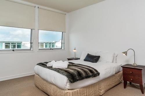 Qv Split Level Waterfront Apartment - 338