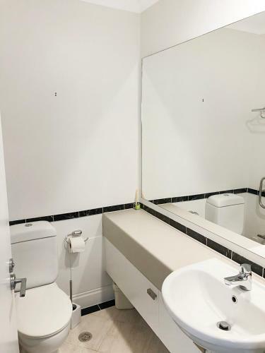 Oasis On Queen St, Quiet And Refreshing Apartment