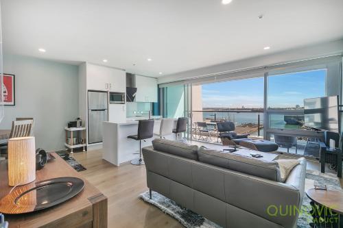 Qv Comfortable Waterfront Apartment - 848