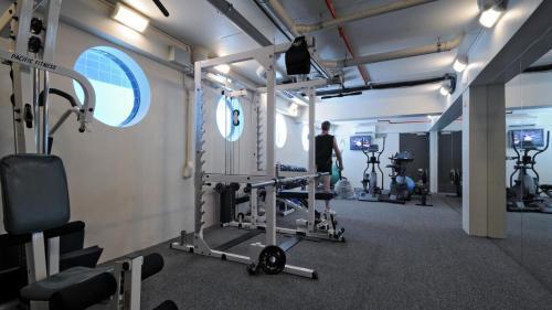 Qv Lavish Waterfront Apartment