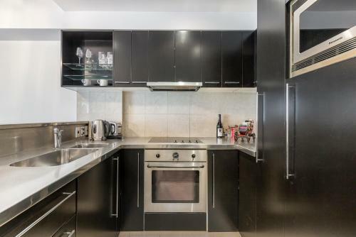 Apartamento Corporate, Spacious Staycation - Sky Tower Views