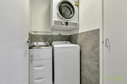 Qv Sunny Brand New Apartment With Balcony -976