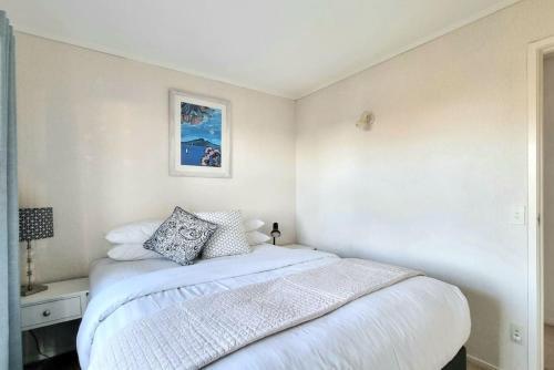 Lovely Browns Bay 4br Home Sea View Steps To Beach