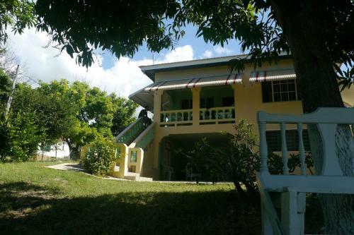 Rock Side 3 Bedroom Villa On The Beach