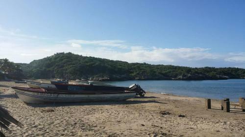 Rock Side 3 Bedroom Villa On The Beach