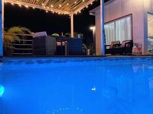 Lush Coastline Serviced Villa With Pool