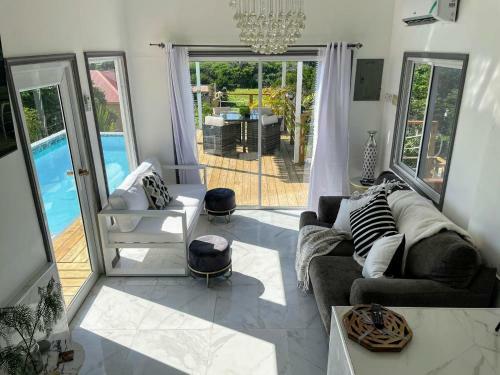 Lush Coastline Serviced Villa With Pool
