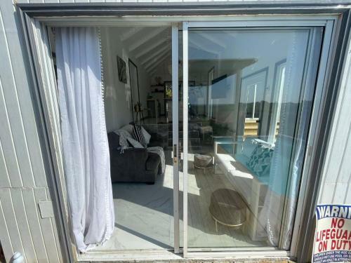 Lush Coastline Serviced Villa With Pool