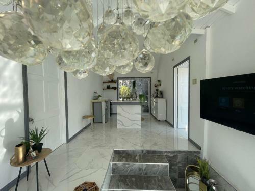 Lush Coastline Serviced Villa With Pool
