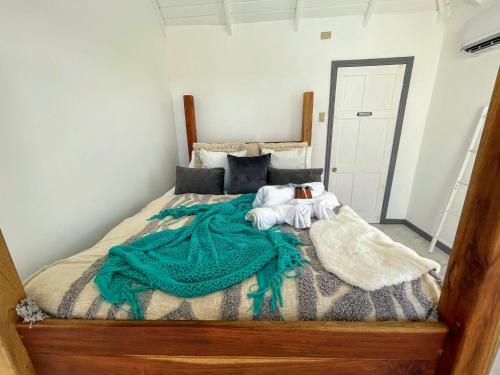 Lush Coastline Serviced Villa With Pool