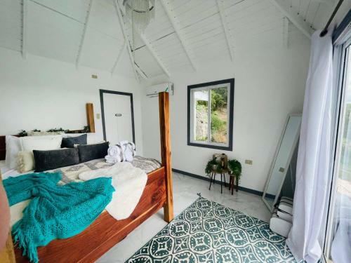 Lush Coastline Serviced Villa With Pool