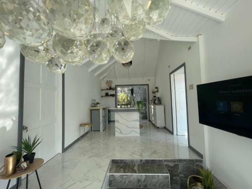 Lush Coastline Serviced Villa With Pool